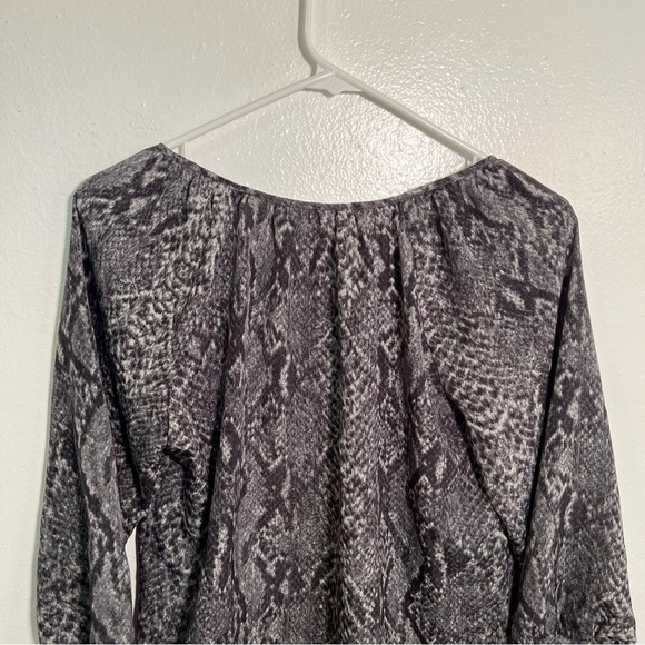 Loft Blouse Black Gray Snake Print Keyhole 3/4 Sleeve S - Picture 5 of 9